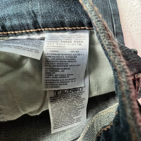 LEVI STRAUSS & CO. Men's 42x32 Style 559 Relaxed Straight Fit Jeans - Picture 9 of 16